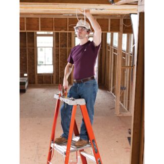 Louisville, Platform Step Ladder, Fiberglass, 4', 300 lb. Rating